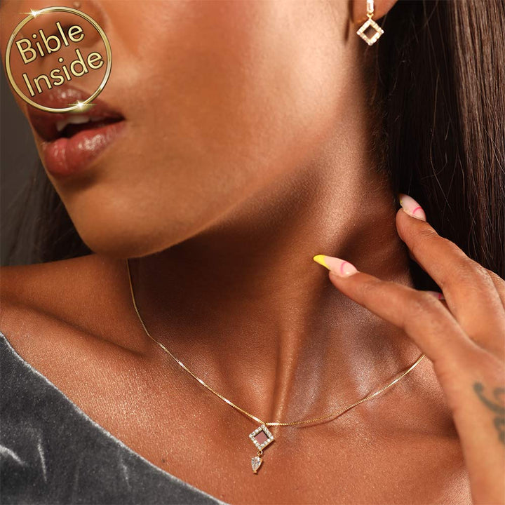 תכשיט מעצבים לאישה עם ננו תנ"ך