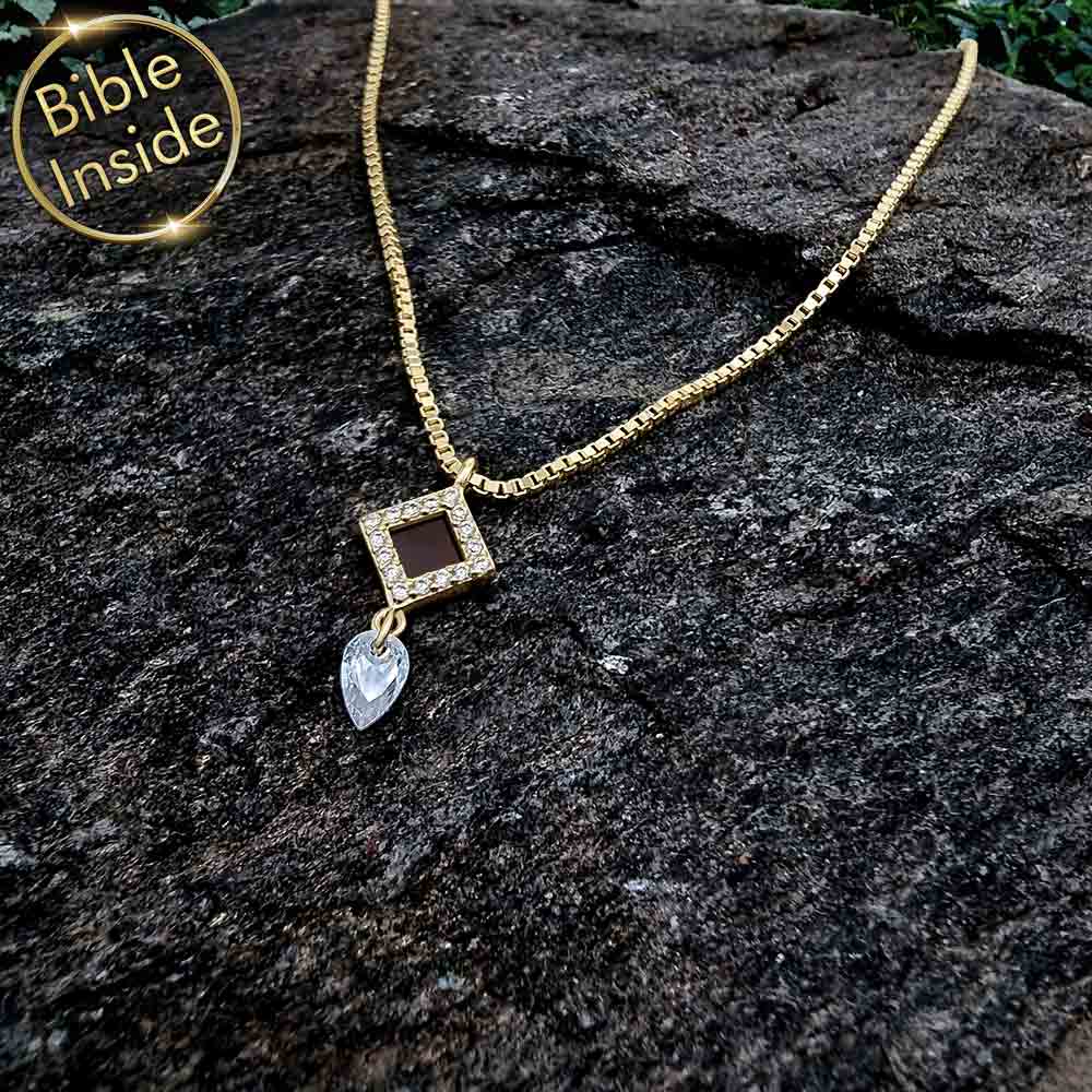 תליון זהב לבת מצווה עם זירקונים וננו תנ"ך מבית שלמא