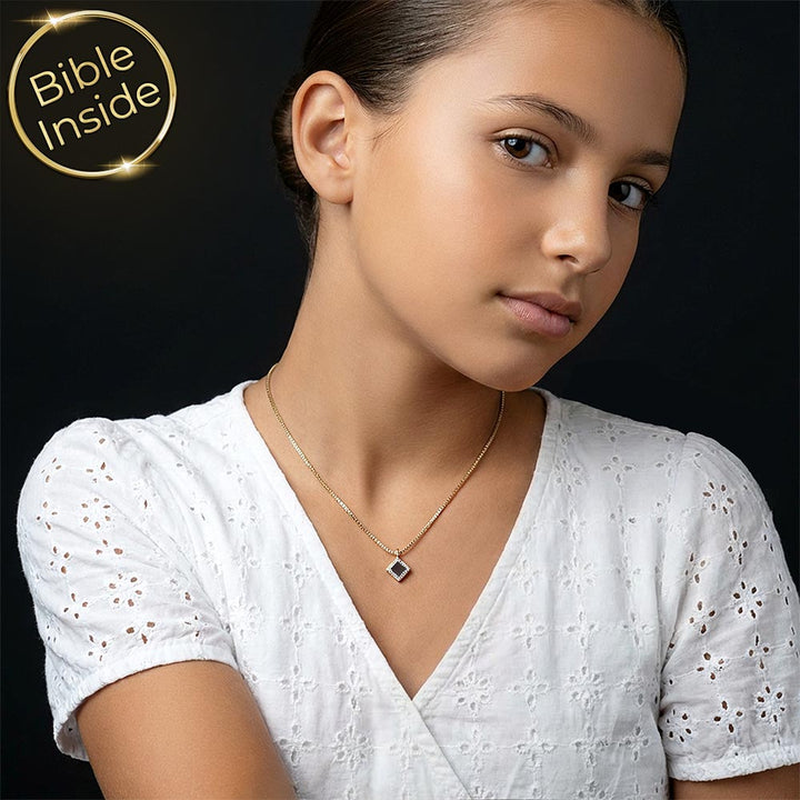 תליון מינימליסטי משובץ שמתאים כתכשיט זהב לבן לבת מצווה