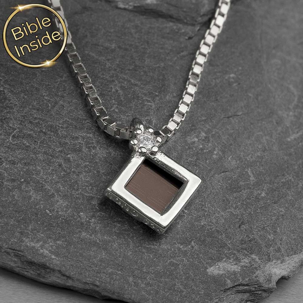 שרשרת עם תנך לנשים – תליון מעויין ואבן זירקוניה נוצצת