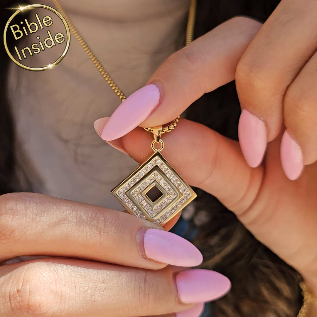 שרשרת תנך לאישה עם כל 24 סיפרי התנ"ך