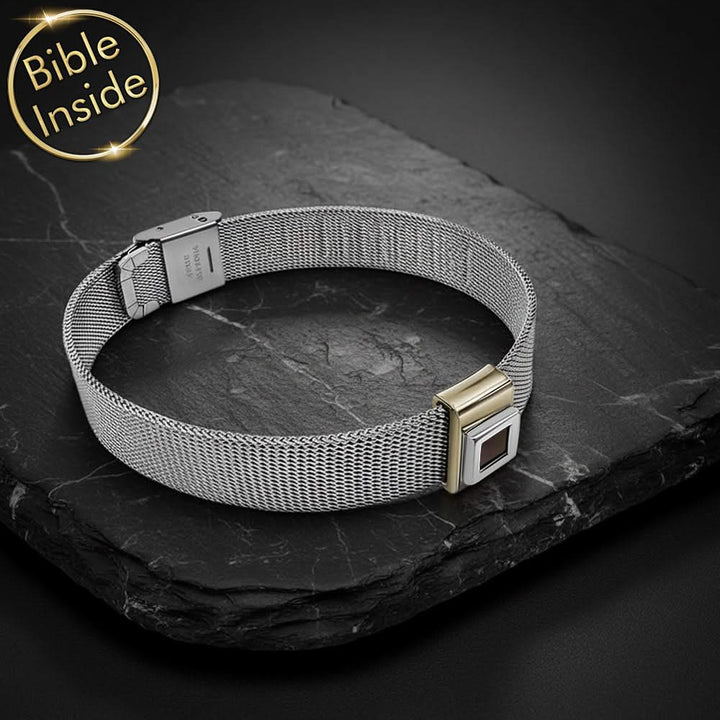 צמיד לגבר עם תנך משובץ ברצועת רשת מפלדה עמידה
