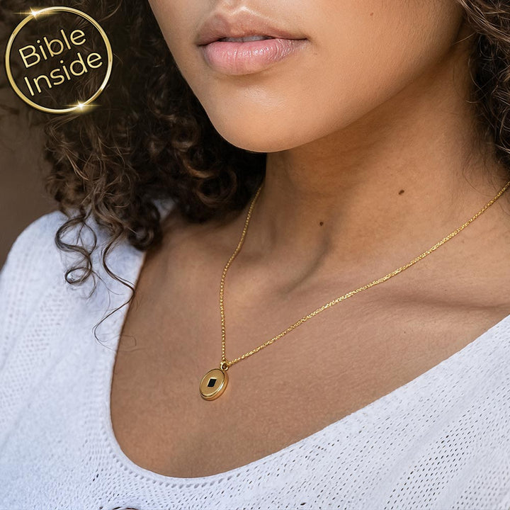 שרשרת תנך לנשים, תליון עיגול זהב על צוואר חשוף