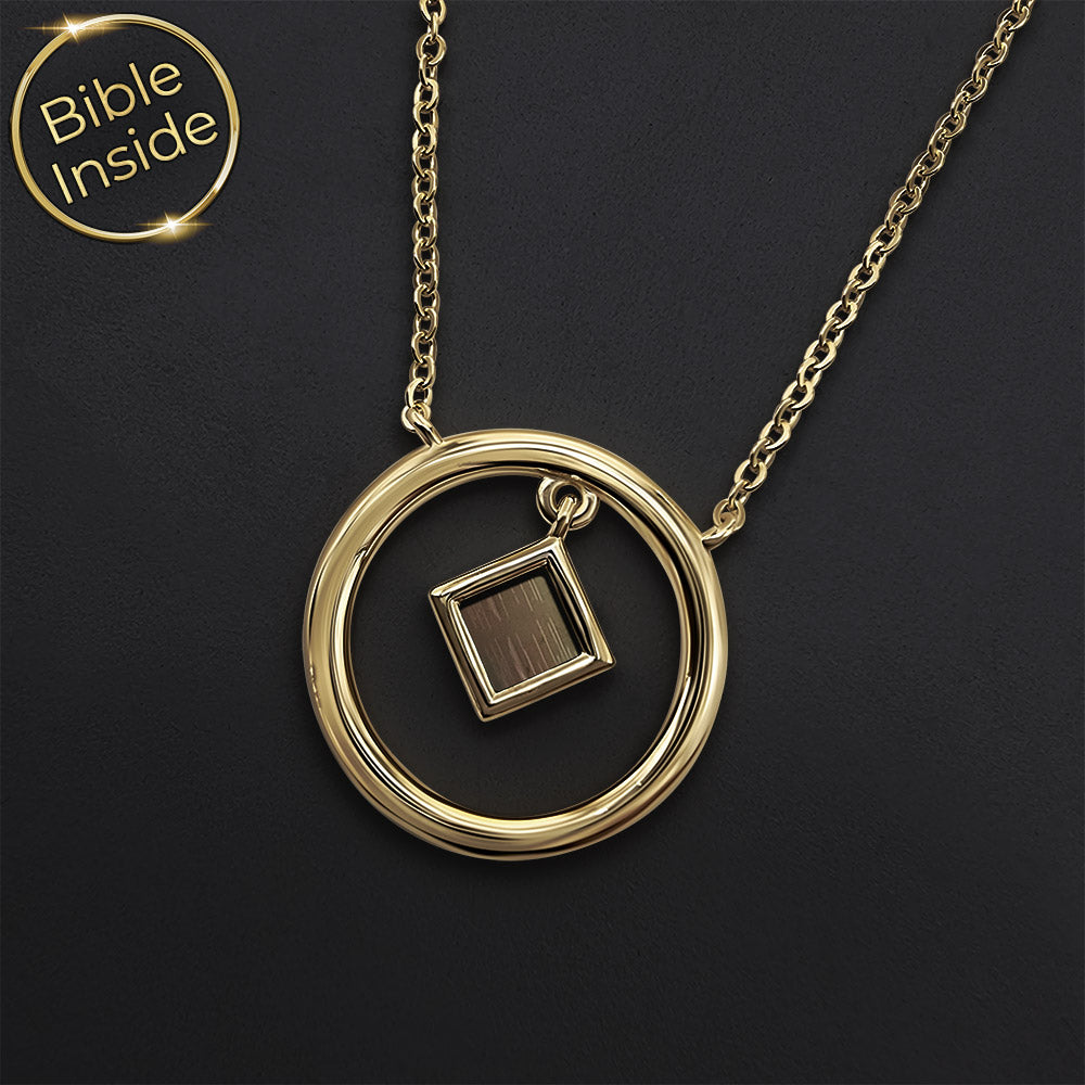 שרשרת תנך לנשים – תכשיט מודרני עם טבעת בזהב ריבוע ננו