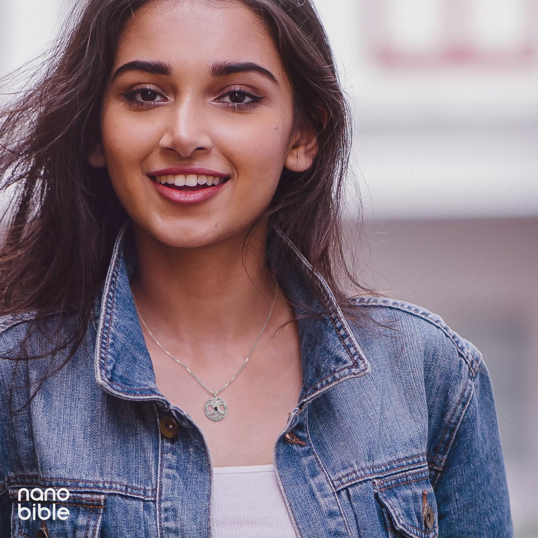 משפטי העצמה נשית | תליון עץ החיים עם כל 24 סיפרי התנ"ך | ננו תכשיטים