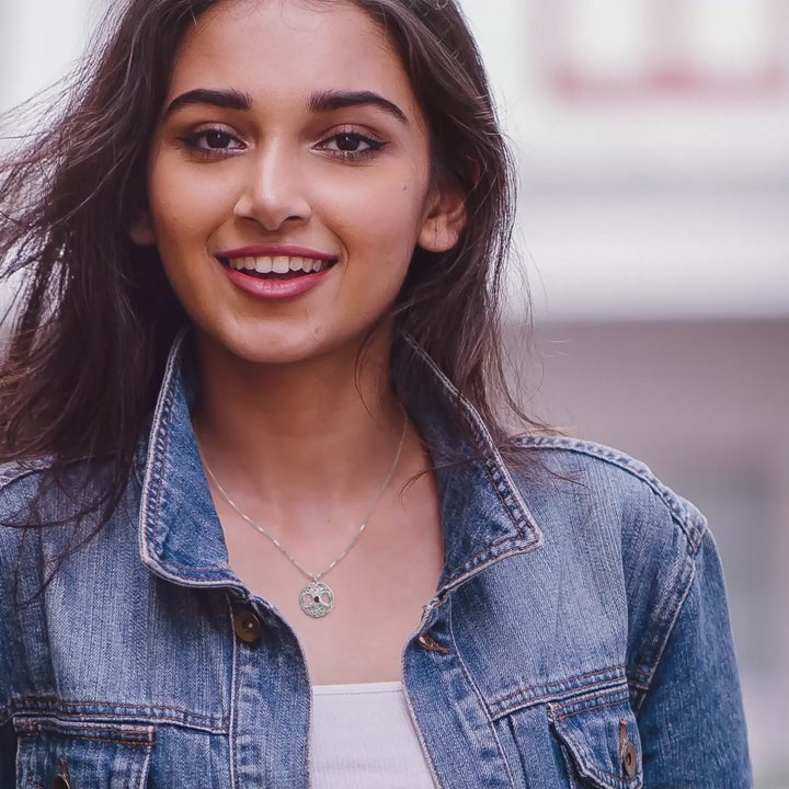 שרשראות עם תנך - תליון עץ החיים עם כל 24 סיפרי התנ"ך מבית ננו תכשיטים